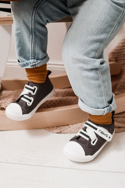 Дитячі кросівки на липучці Сірі News