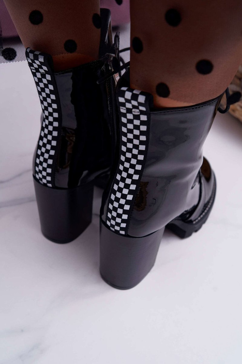 Жіночі чоботи на шпильці лаковані чорні Insist