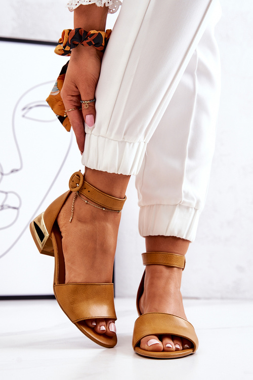 Шкіряні босоніжки на золотому каблуці Laura Messi 2143 Camel