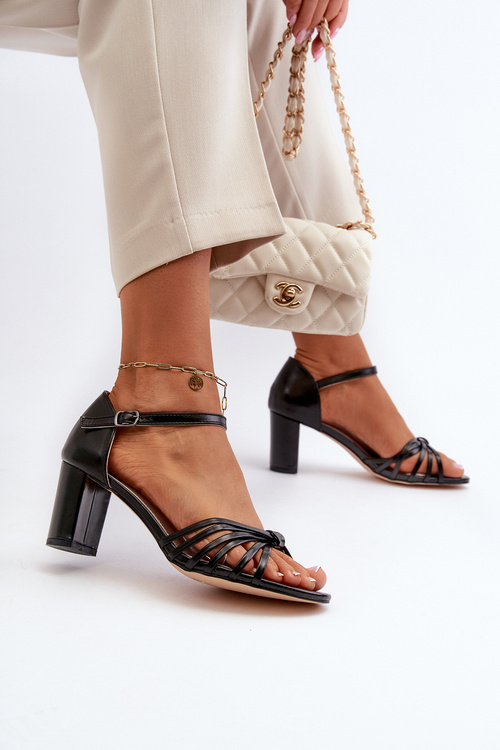 Жіночі чорні босоніжки з ремінцями Pyrrette