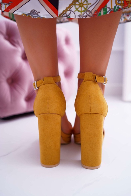 Жіночі жовті босоніжки на шпильці на платформі Debora