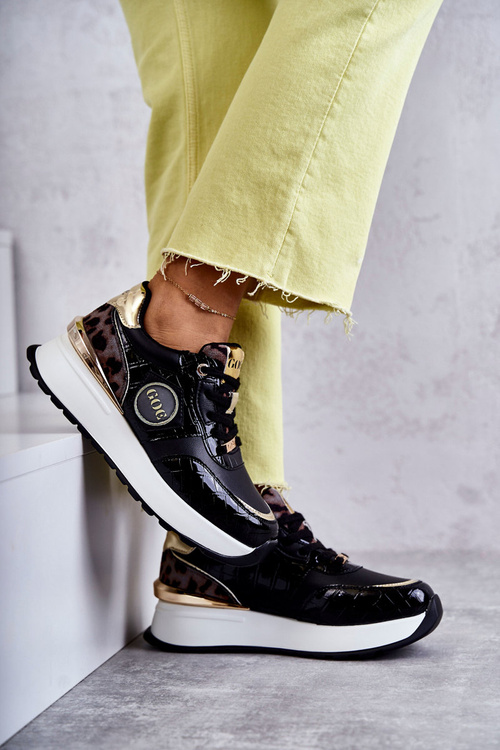 Жіноче спортивне взуття на танкетці GOE KK2N4085 Чорний