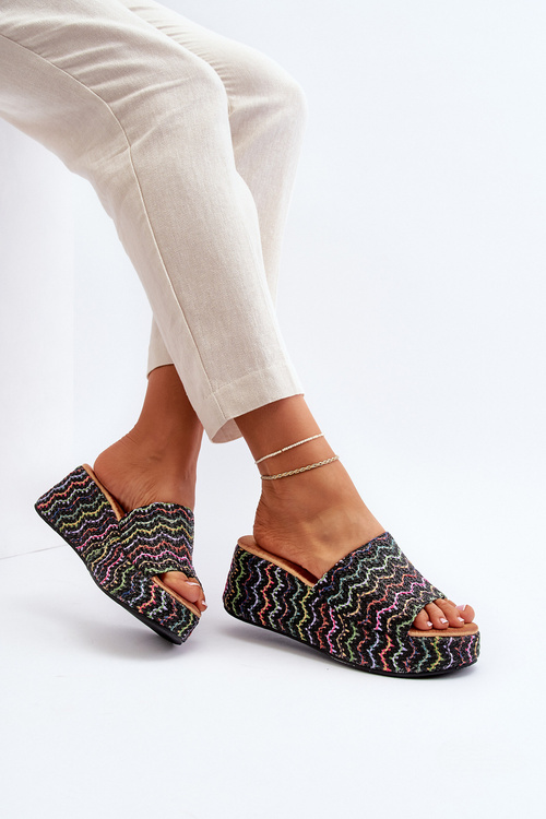 Жіночі босоніжки на танкетці чорні Vanarila