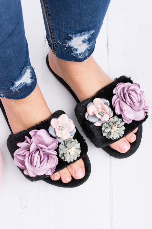 Чорні жіночі шльопанці з букетом квітів Lu Boo