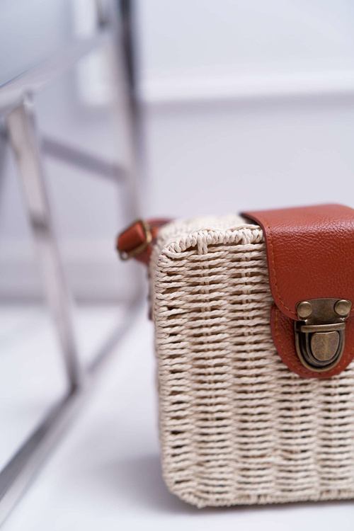 Бежева плетена нагрудна сумочка Ellisa