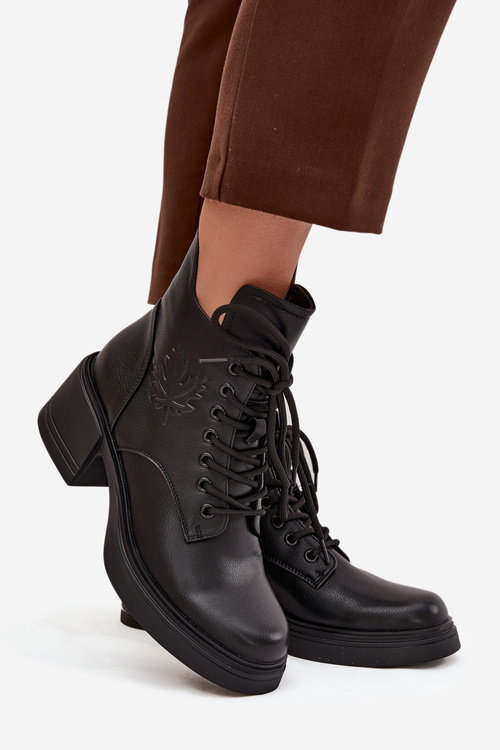 Жіночі шкіряні ботінки на платформі з підкладкою Vinceza 39950 Чорні