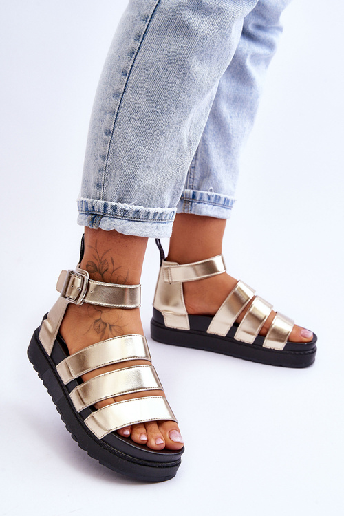 Босоніжки на масивній платформі Golden Lisbona