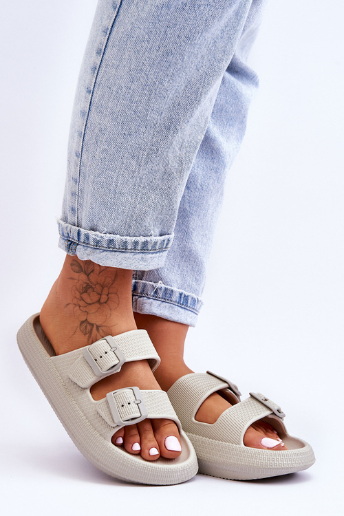 Жіночі поролонові босоніжки зі смужкою світло-сірі Sharmen