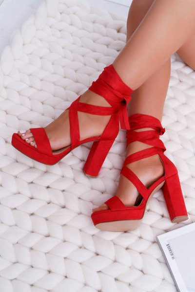 Жіночі босоніжки на шпильці на платформі на зав'язках червоні LaFiesta