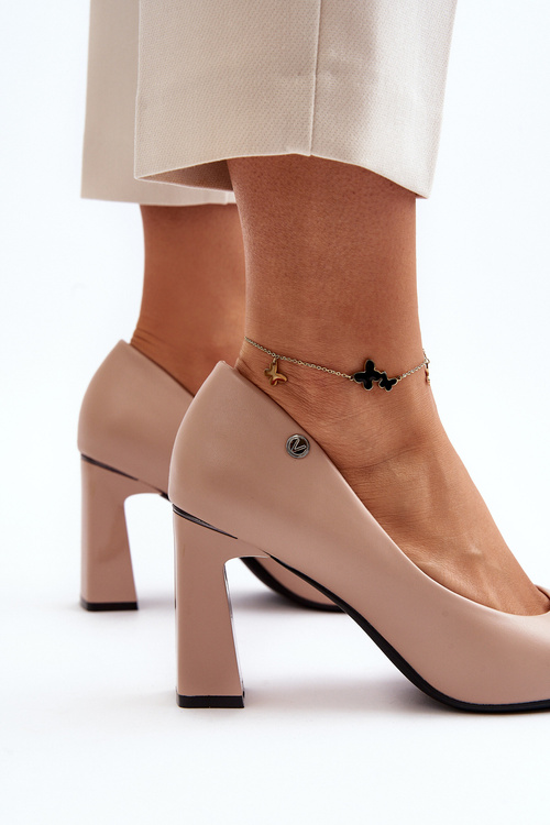 Кортове взуття на підборах бежевого кольору Giseleni