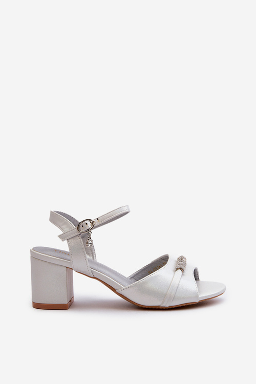 Жіночі босоніжки з еко шкіри на підборах і сріблястим декором Нархі