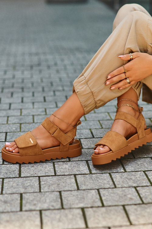 Жіночі замшеві босоніжки на платформі Big Star NN274705 Коричневі