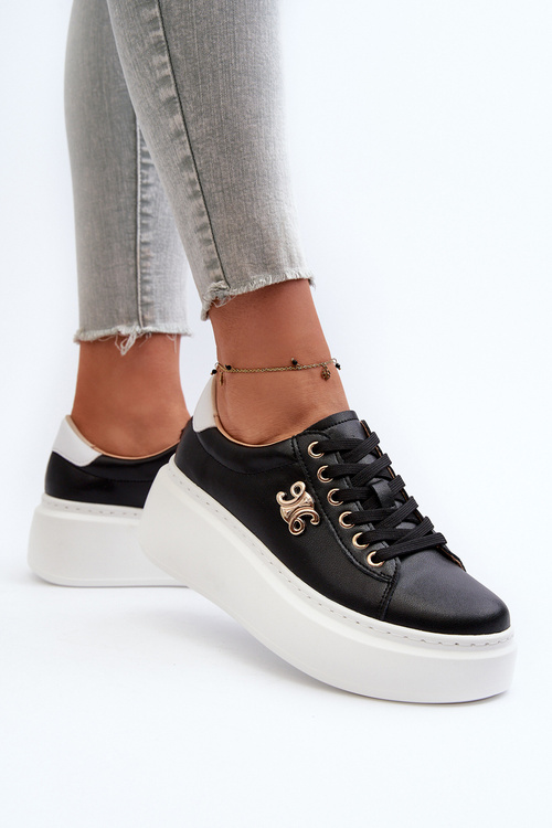 Чорні жіночі шкіряні кросівки на платформі Pernalia