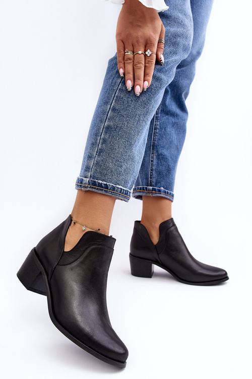 Чорні шкіряні чоботи з вирізами на каблуці Dalros