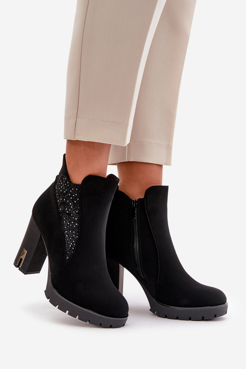 Теплі жіночі ботильйони на високому каблуці та вишивці чорного кольору Verissae