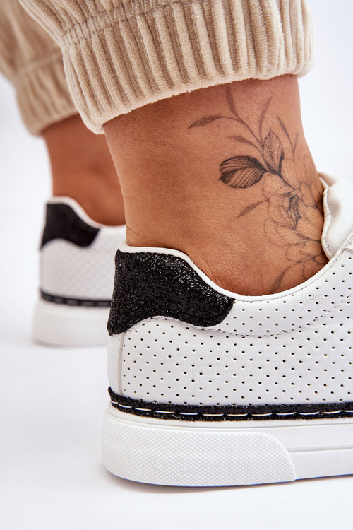 Жіночі низькі перфоровані кросівки чорно-білі Daxton