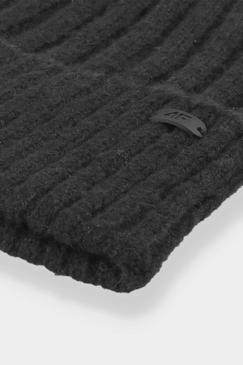 Жіноча зимова шапка з логотипом 4F 4FAW23ACAPF295-20S чорна