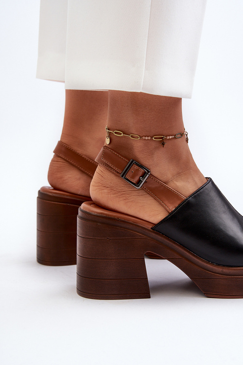 Елегантні жіночі босоніжки з бежевої екошкіри на блочному каблуці Vattima