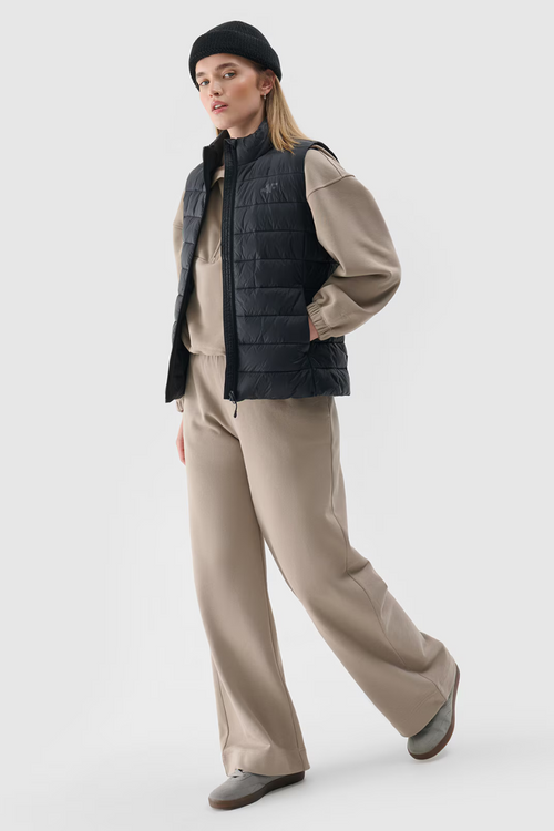 Жіноча м'яка безрукавка з коміром 4F чорна 4FWAW24TVJAF139-20S