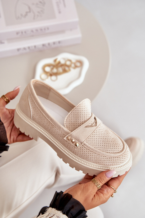 Жіночі лофери з перфорацією світло-бежевого кольору