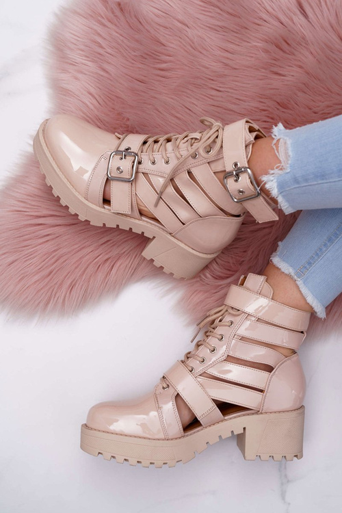 Жіночі весняні ботфорти на плоскій підошві лаковані бежеві одинарні