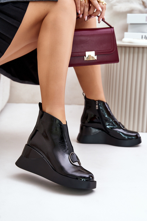 Лаковані ботильйони на танкетці, утеплені D&A MR880-136, чорні