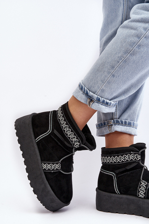 Жіночі снігові черевики на товстій підошві і шнурівці чорного кольору Milson