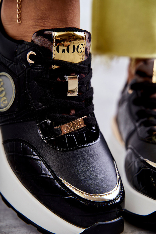 Жіноче спортивне взуття на танкетці GOE KK2N4085 Чорний