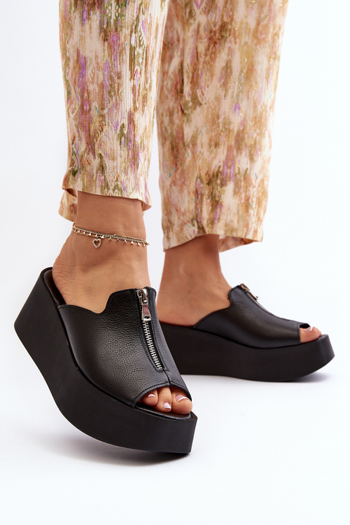 Чорні жіночі шорти Zazoo 2916 на масивній платформі із застібкою-блискавкою