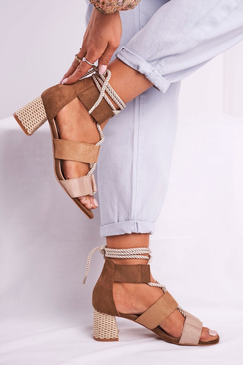 Жіночі босоніжки на шпильці замшеві бежеві Beckie