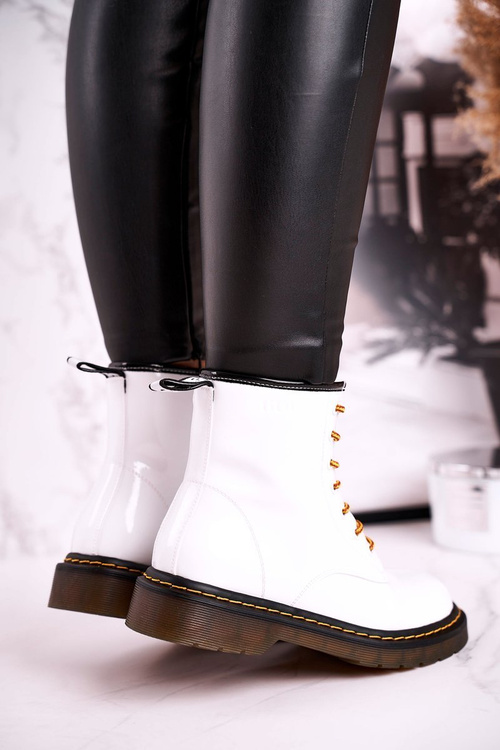 Жіночі шкіряні білі черевики на плоскому ходу GOE GG2N3057A