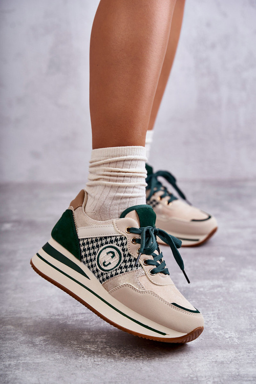 Модні жіночі спортивні туфлі на танкетці бежево-зелені Aronne