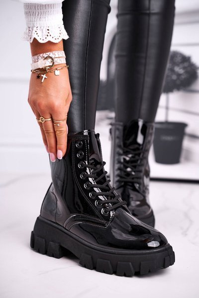 Чоботи жіночі на плоскій підошві лаковані чорні Linzo