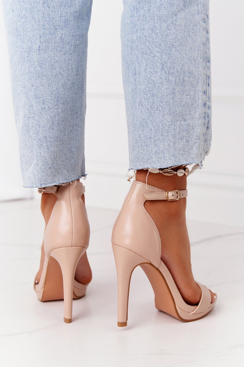 Елегантні босоніжки на високих підборах голого кольору
