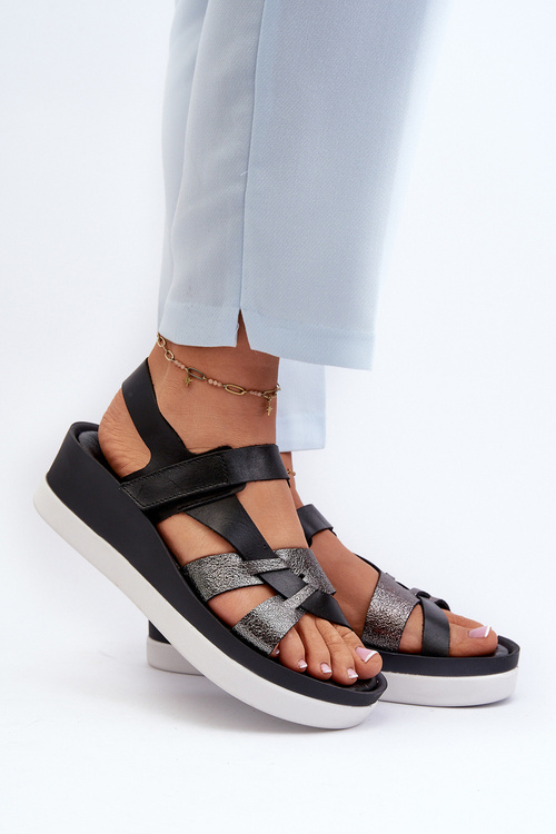 Чорні жіночі шкіряні босоніжки на платформі Zazoo 40397