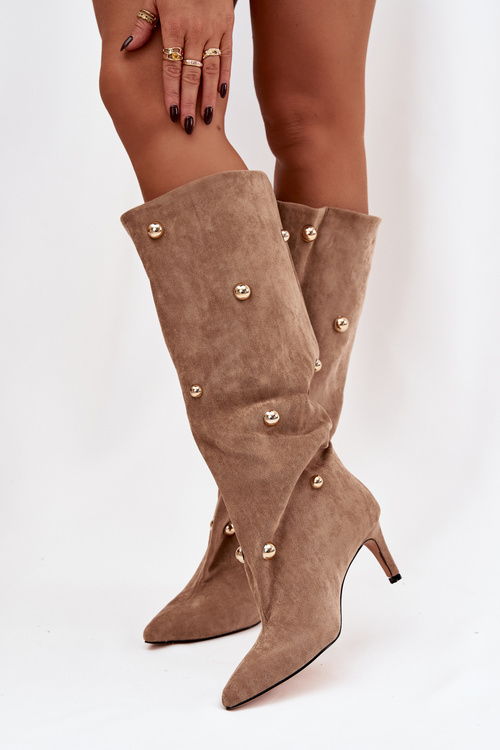 Легкі жіночі чоботи на підборах з золотими прикрасами бежеві Thaliane