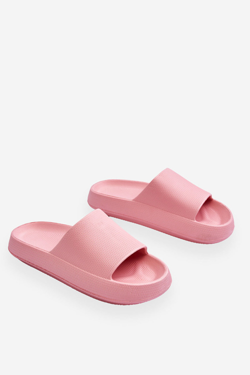 Модні світлі шльопанці на масивній підошві рожевого кольору Rebel