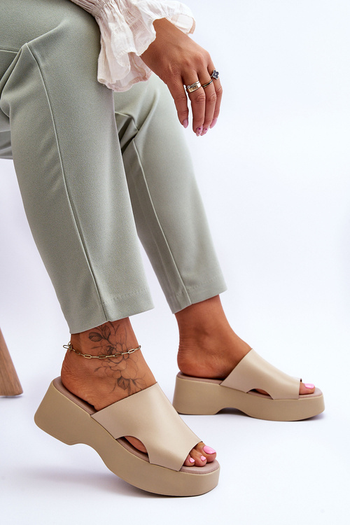 Жіночі шкіряні босоніжки на платформі бежеві Lucami