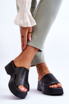 Жіночі шкіряні босоніжки на платформі Lucami чорного кольору