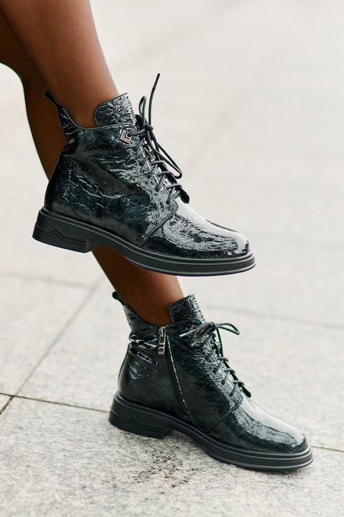 Шкіряні лаковані ботильйони жіночі утеплені на блискавку D&A LZ42-042 Темно-зелений