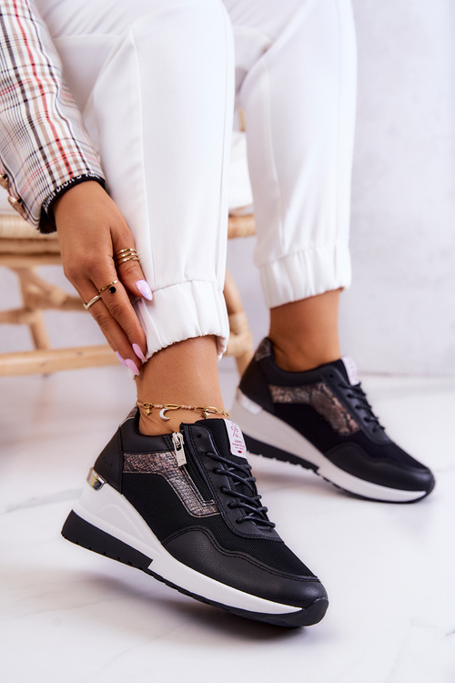 Жіночі кросівки на танкетці JJ2R4027C чорні