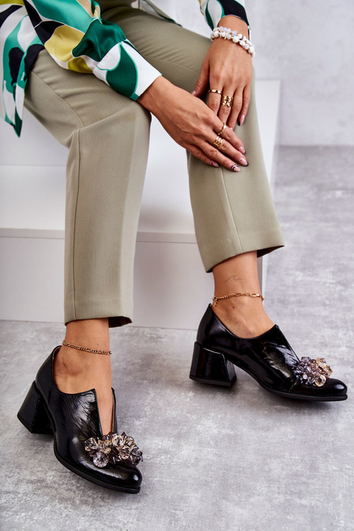 Гладкі шкіряні туфлі з яскравим декором чорного кольору Delaver