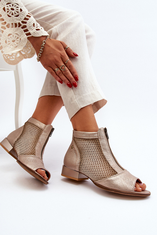 Чоботи жіночі на плоскій підошві Maciejka 06413-25 золото