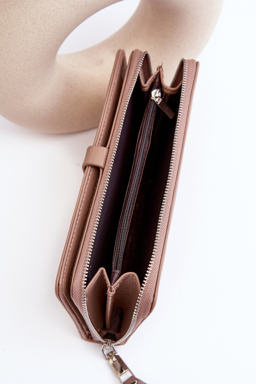 Жіночий лакований гаманець з магнітною застібкою бежевий Bielia