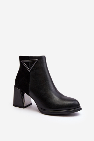 Жіночі шкіряні чоботи на каблуці D&A CR8171 Чорні