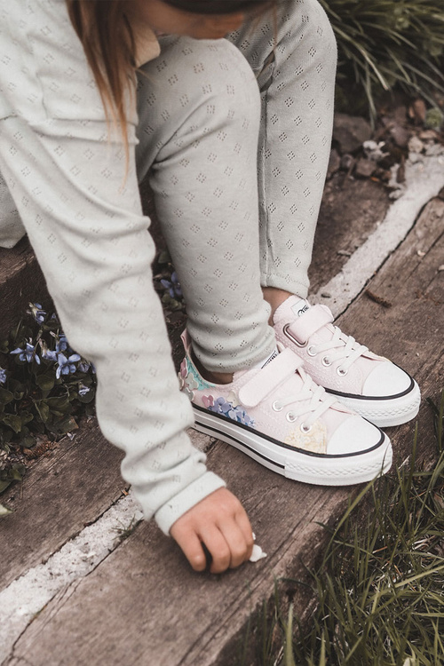 Дитячі кросівки з тканини з принтом рожевого кольору