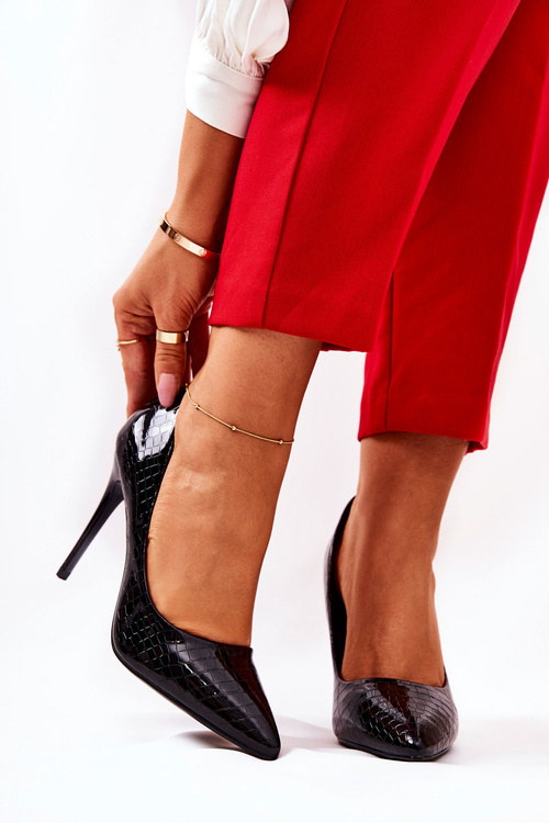 Туфлі на шпильці зі змійовим візерунком. Чорна тіссорія