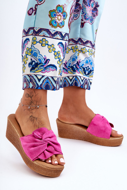 Жіночі босоніжки на танкетці рожеві Calama