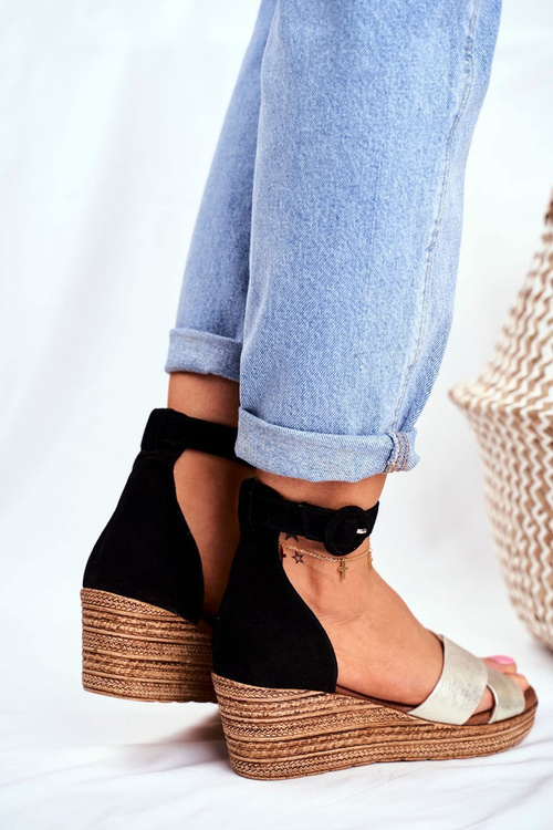Замшеві босоніжки на танкетці Maciejka 04565-25 Чорні