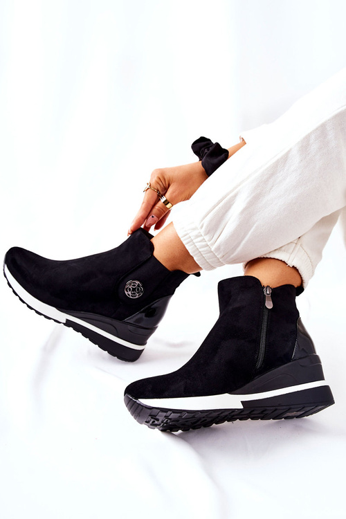 Чорні замшеві чоботи на підборах Lunelle